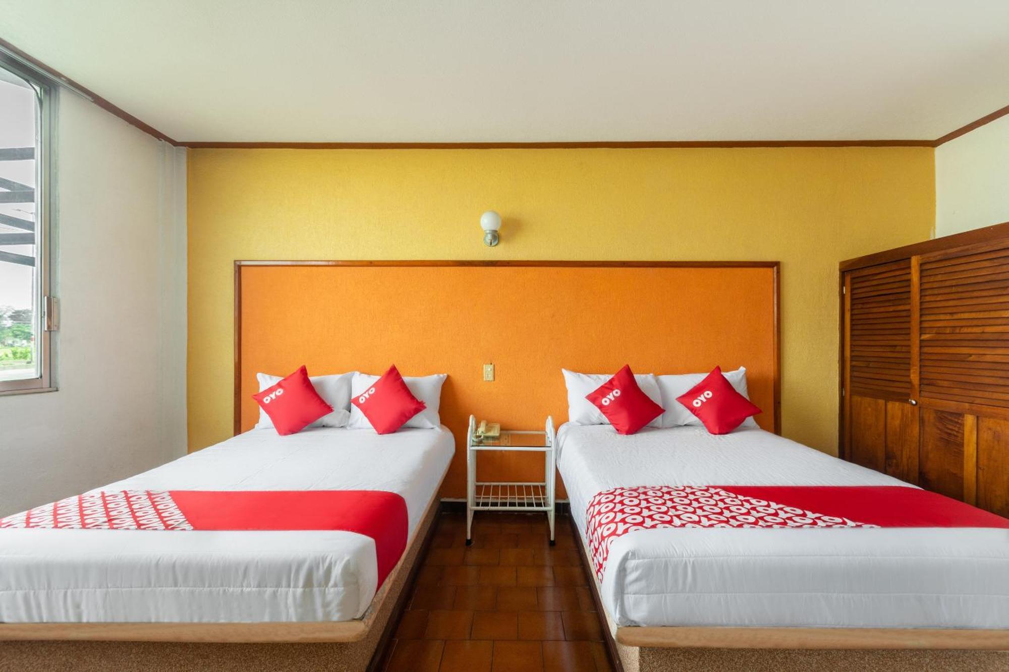 Oyo Hotel Casa Blanca Martínez de La Torre Extérieur photo