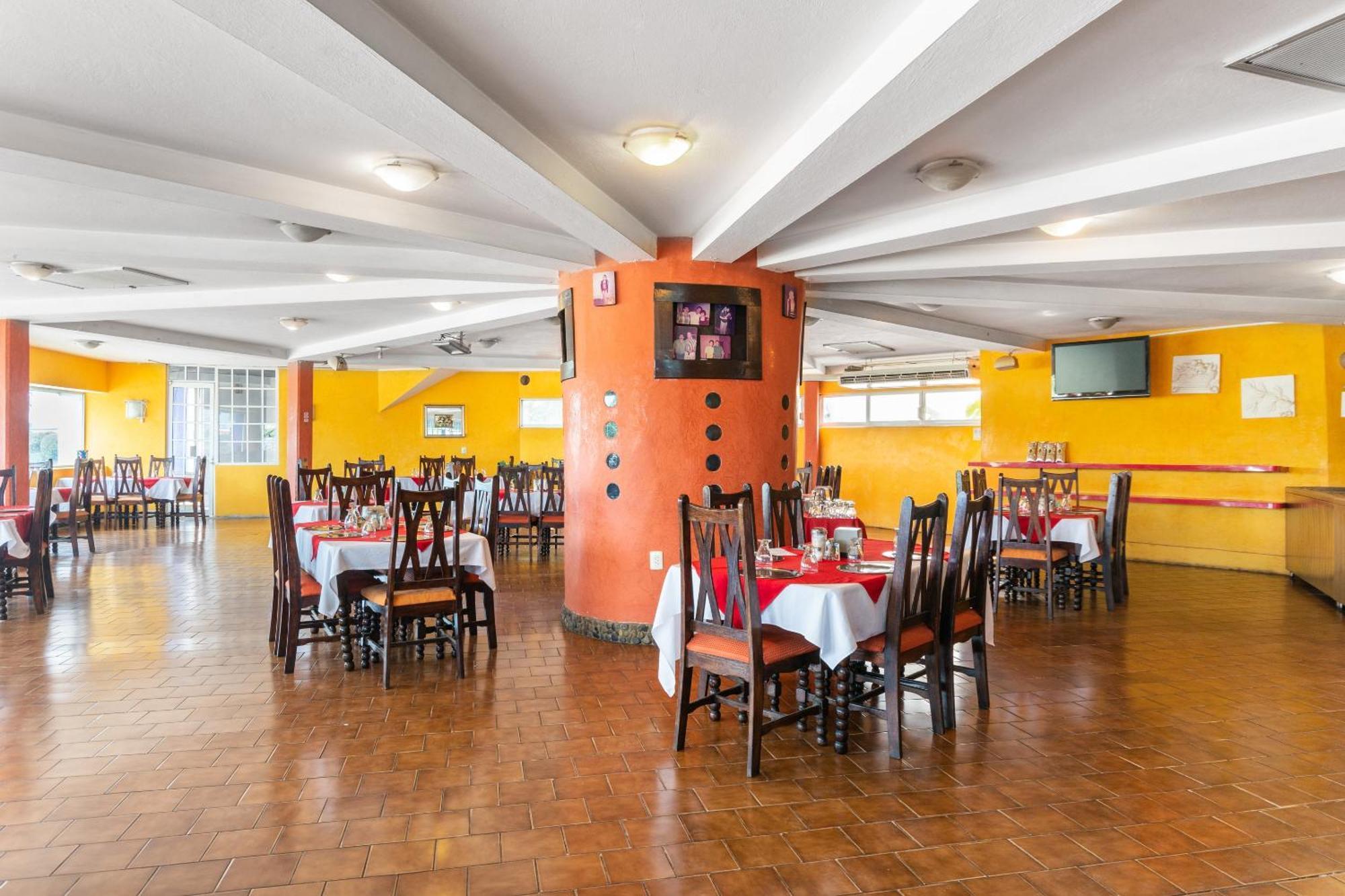 Oyo Hotel Casa Blanca Martínez de La Torre Extérieur photo