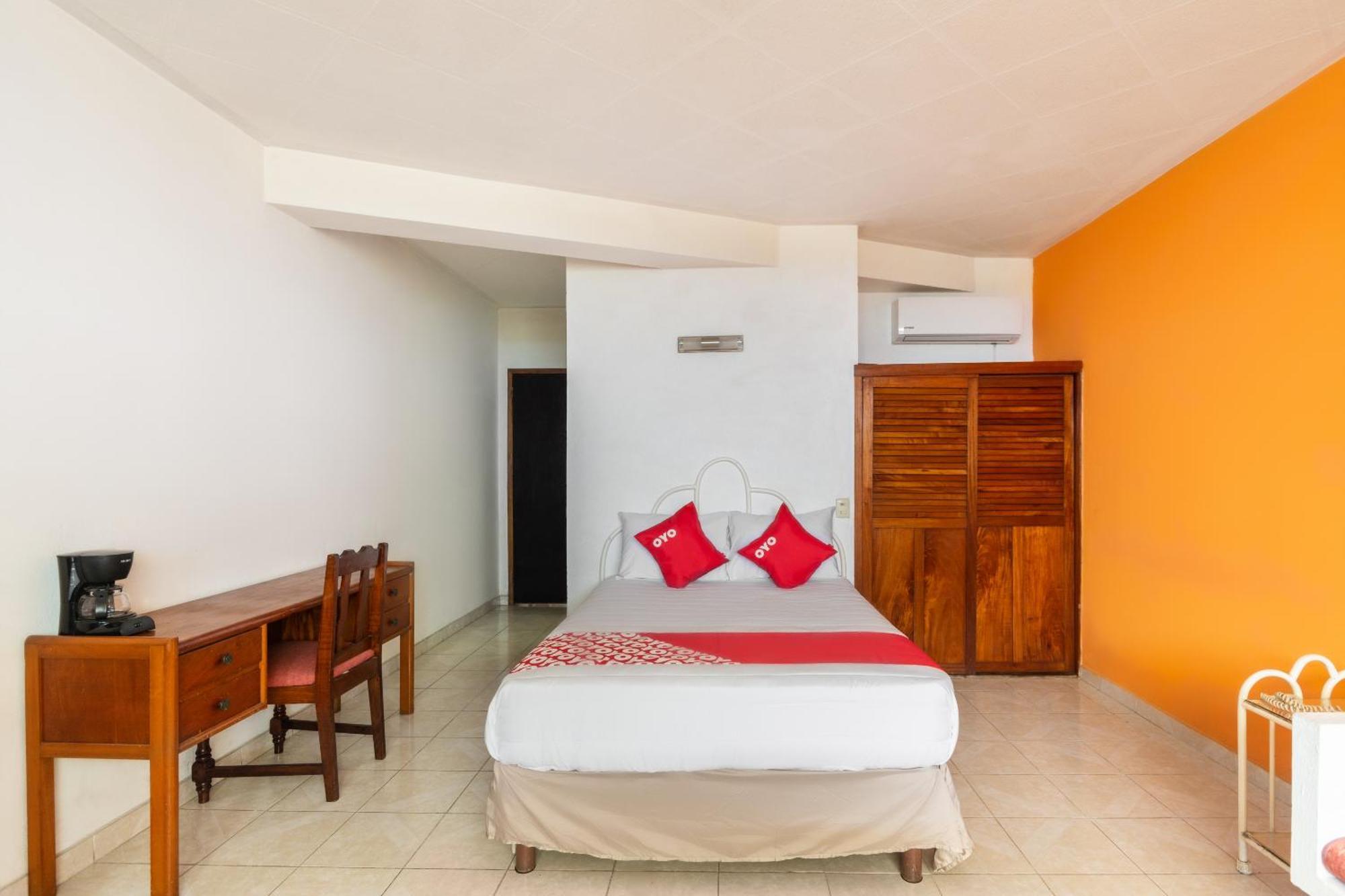 Oyo Hotel Casa Blanca Martínez de La Torre Extérieur photo