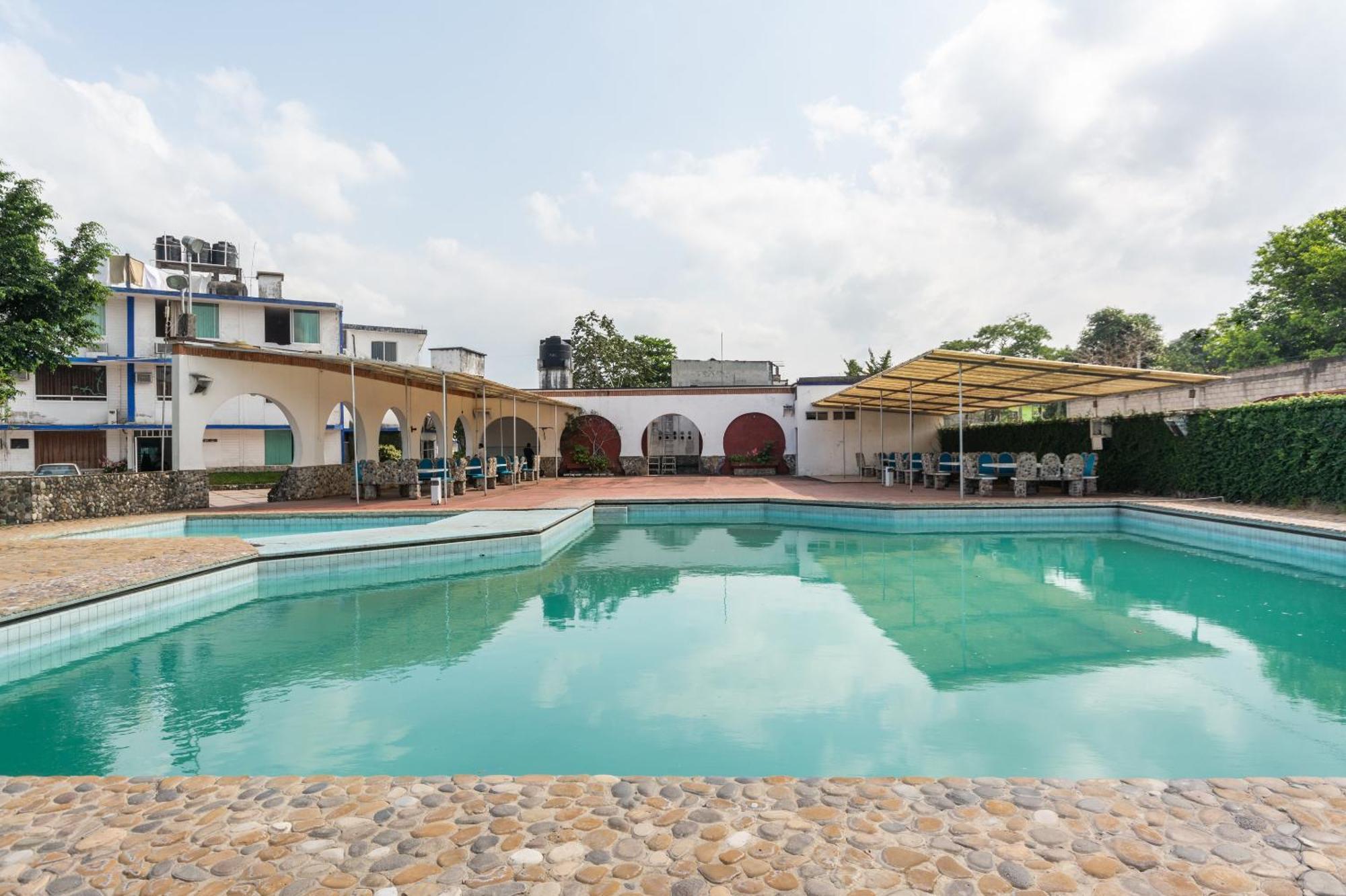 Oyo Hotel Casa Blanca Martínez de La Torre Extérieur photo