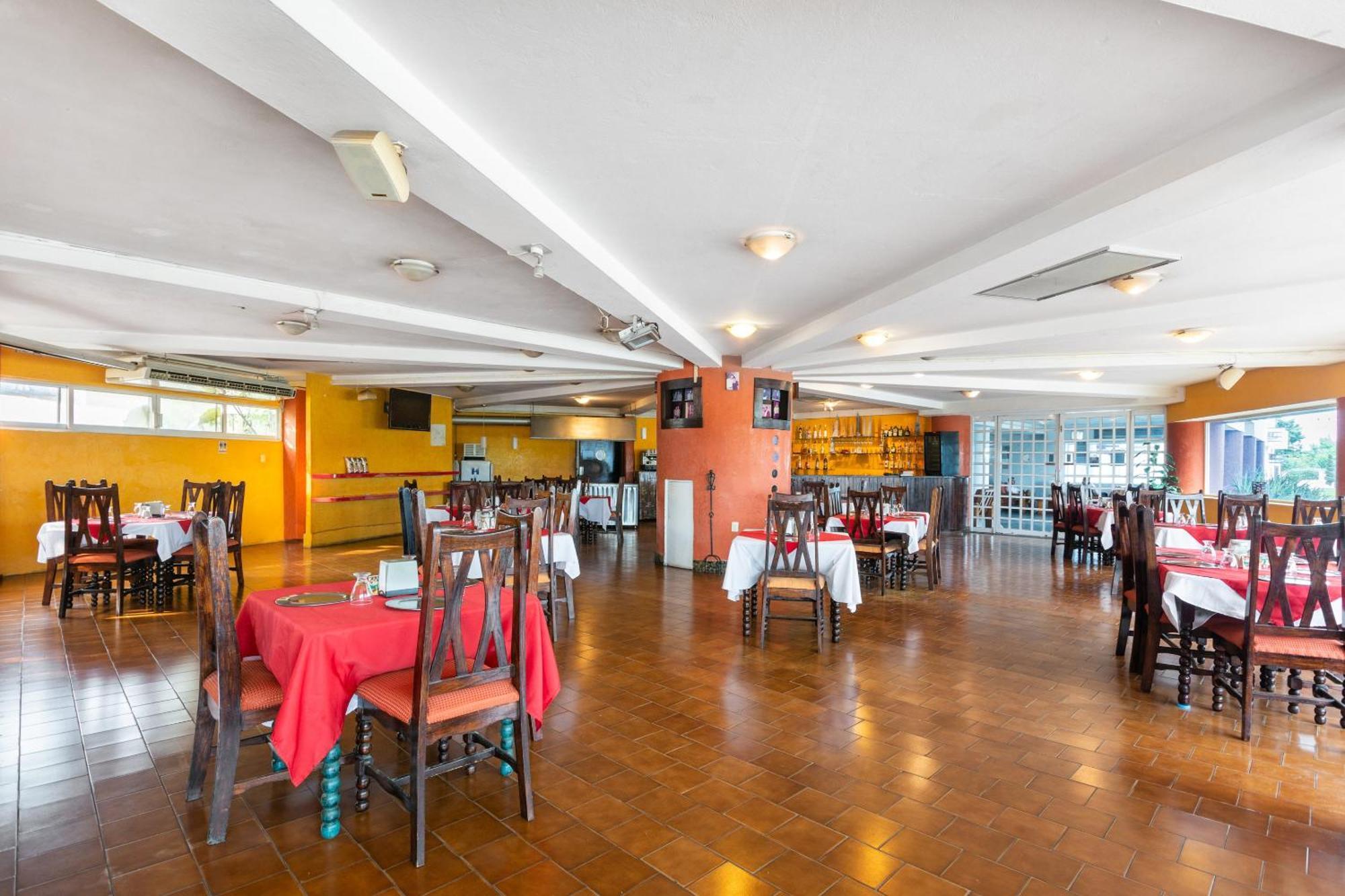 Oyo Hotel Casa Blanca Martínez de La Torre Extérieur photo