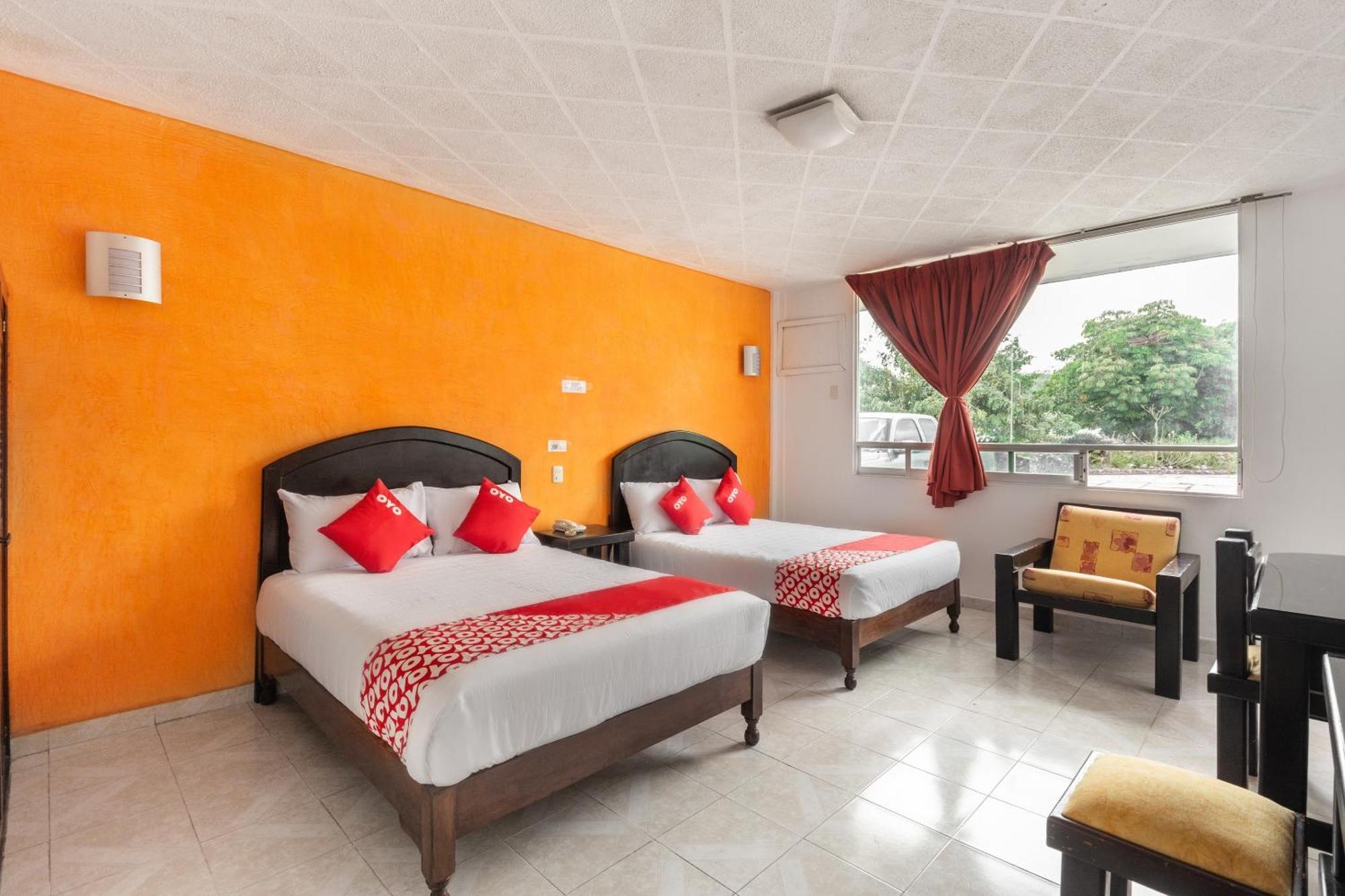 Oyo Hotel Casa Blanca Martínez de La Torre Extérieur photo