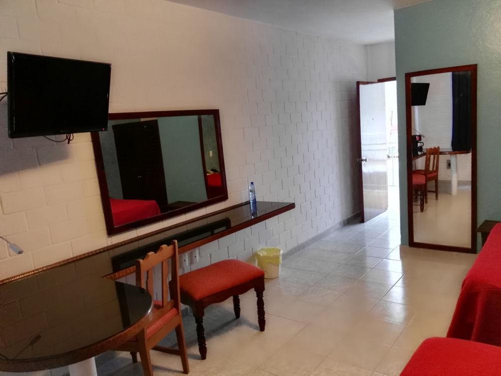 Oyo Hotel Casa Blanca Martínez de La Torre Extérieur photo